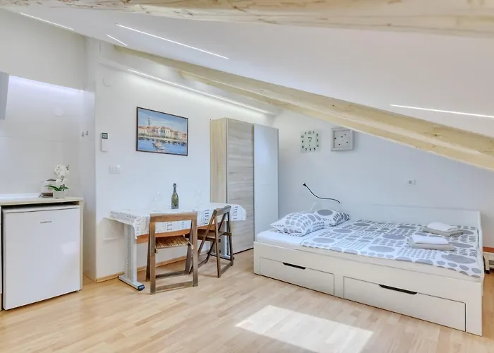 Apartment Light In Pula