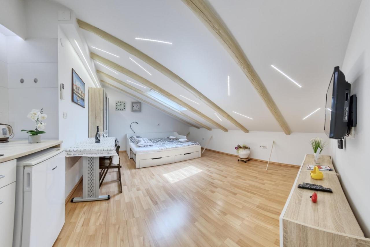 Apartament Light In