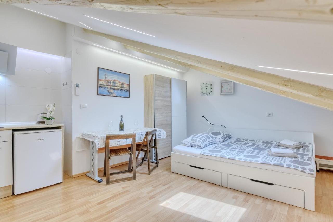 Apartament Light In *